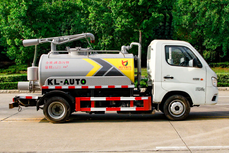 Foton Xiangling 2-cubic-meter Sewage Suction Truck