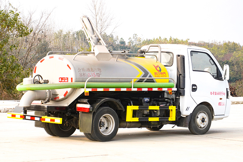 Dongfeng TuYi Sewage Suction Truck, 2.4 cubic meters