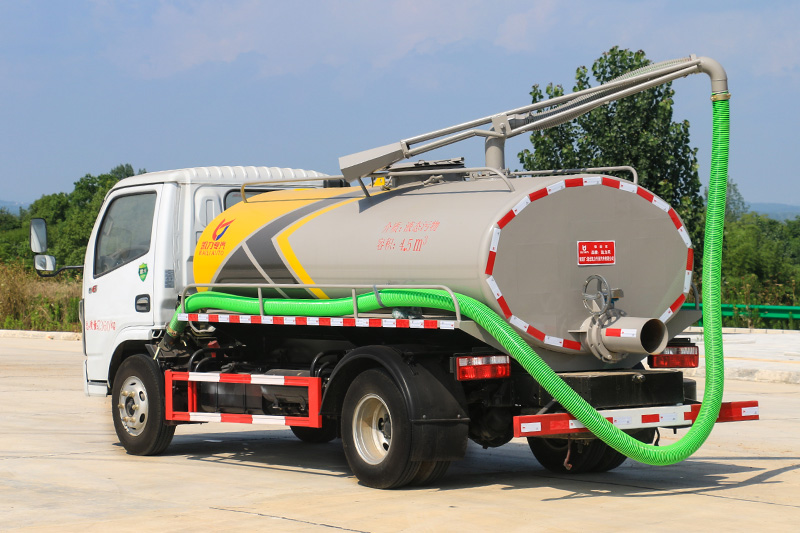 Dongfeng Xiaodolika 5-cubic-meter Sewage Suction Truck