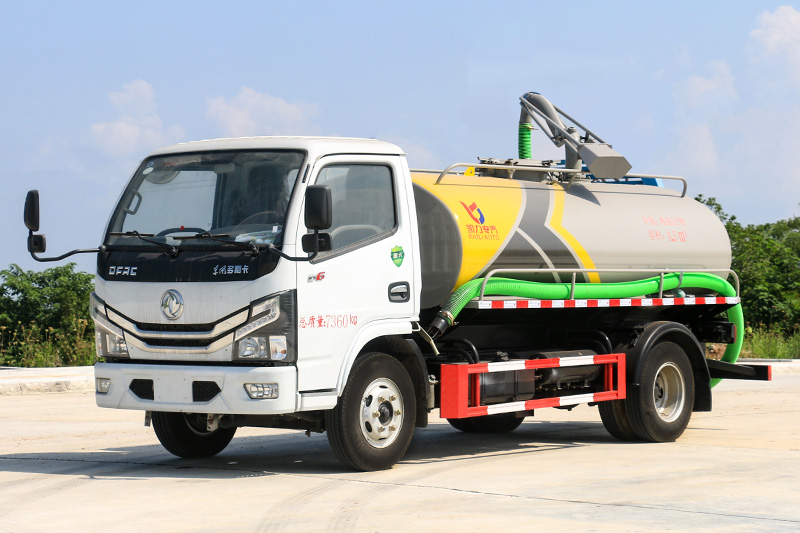 Dongfeng Xiaodolika 5-cubic-meter Sewage Suction Truck