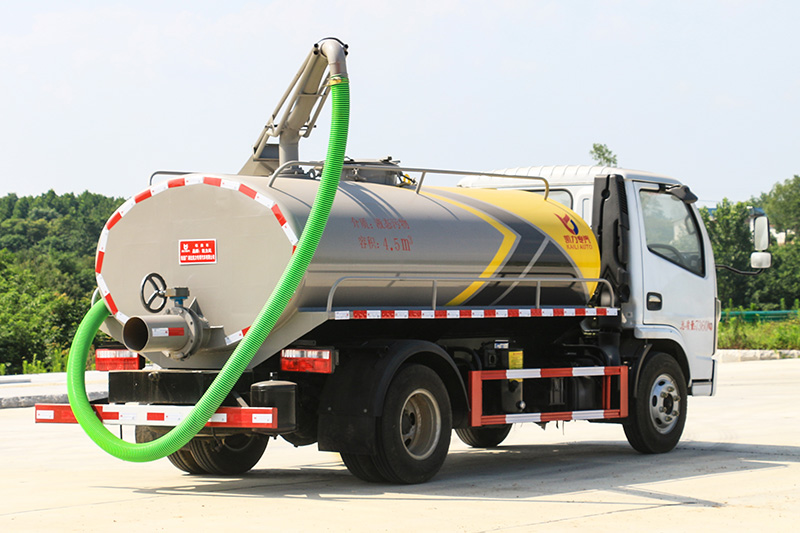 Dongfeng Xiaodolika 5-cubic-meter Sewage Suction Truck