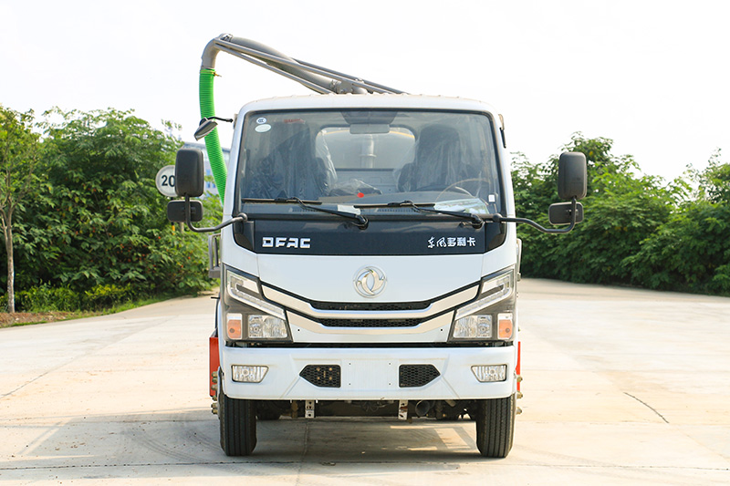 Dongfeng Xiaodolika 5-cubic-meter Sewage Suction Truck