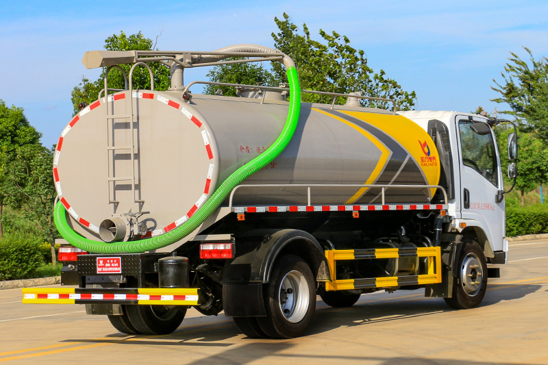 Dongfeng Huasheng T3 Septic Tank Truck, 9.6 cubic meters