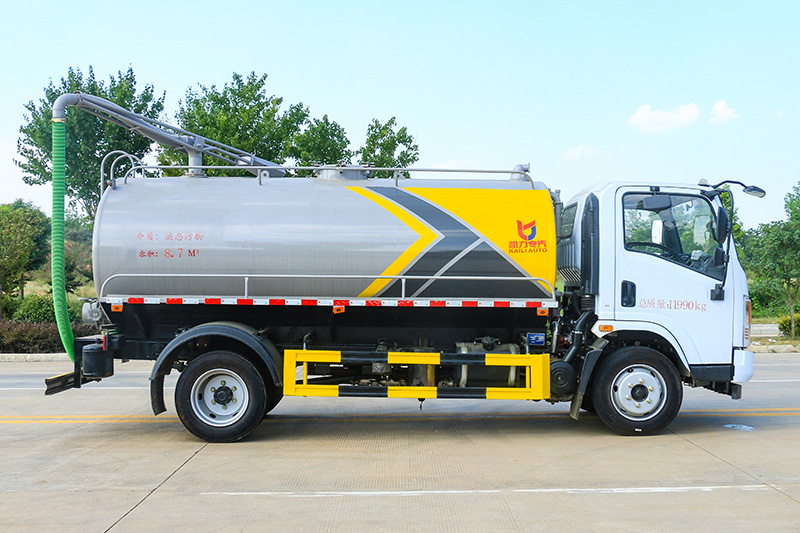 Dongfeng Huasheng T3 Septic Tank Truck, 9.6 cubic meters