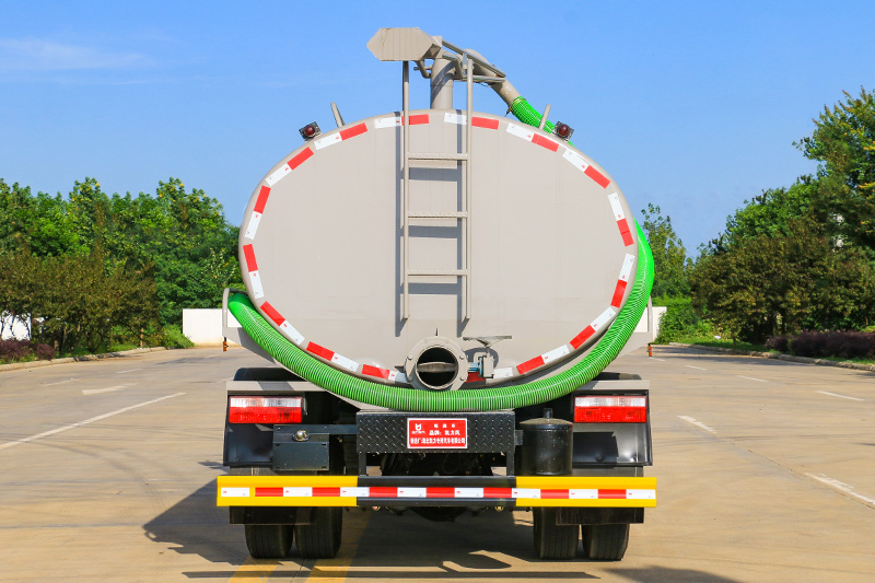 Dongfeng Huasheng T3 Septic Tank Truck, 9.6 cubic meters