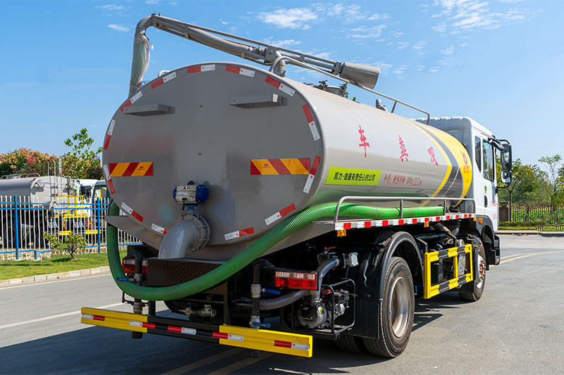 Dongfeng D9 Sewage Suction Truck, 13.5 cubic meters