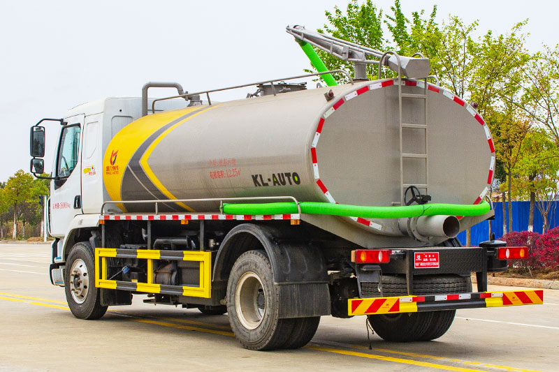 Liuzhou Automobile M3 Sewage Suction Truck, 14 cubic meters