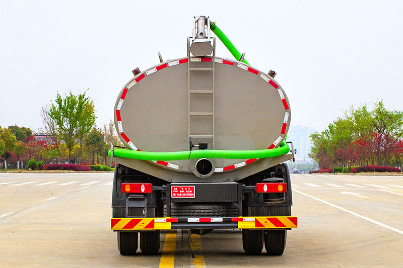 Liuzhou Automobile M3 Sewage Suction Truck, 14 cubic meters