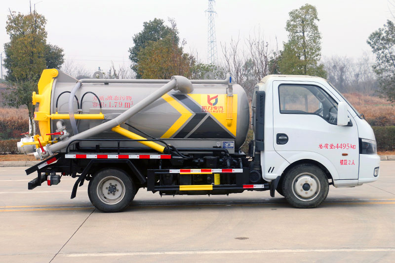 Dongfeng TuYi Sewage Suction Truck, 2 cubic meters