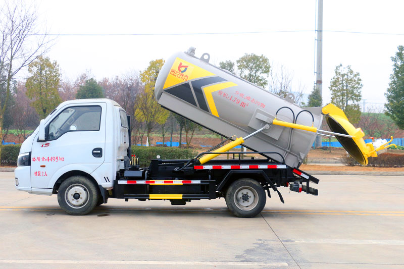 Dongfeng TuYi Sewage Suction Truck, 2 cubic meters