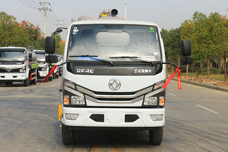 Dongfeng Xiaodolika Sewage Suction Truck, 4.5 cubic meters