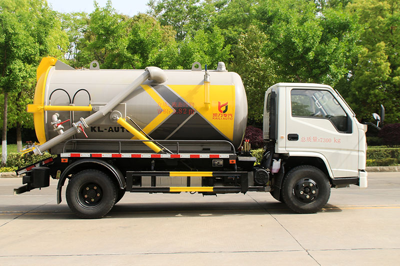 Jiangling Shunda 5-cubic-meter Vacuum Truck