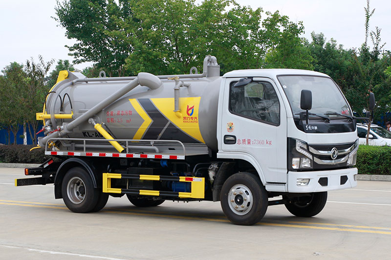 Dongfeng Huasheng F3  Sewage Suction Truck  4.5 cubic meters