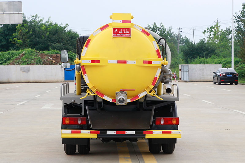 Dongfeng Huasheng F3  Sewage Suction Truck  4.5 cubic meters