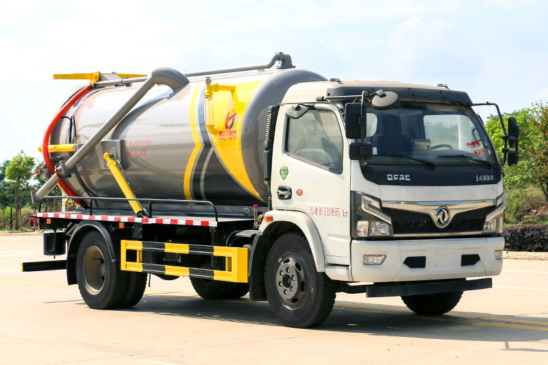 Dongfeng Dafurika 8-cubic-meter Vacuum Truck