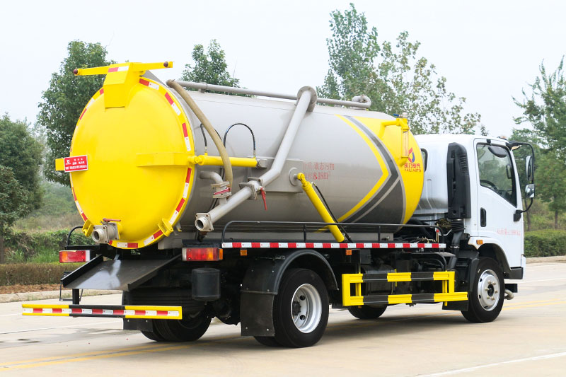 Dongfeng Huasheng T1 Vacuum Truck, 9.2 cubic meters