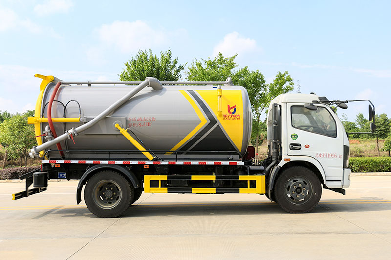 Dongfeng Dafurika Yunnei 185 Vacuum Sewer Truck, 11 cubic meters