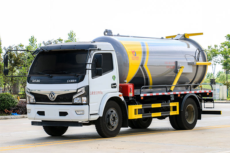 Dongfeng Dafurika Yunnei 185 Vacuum Sewer Truck, 11 cubic meters