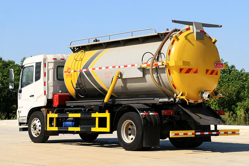 Dongfeng Tianjin 13-cubic-meter Sewage Suction Truck