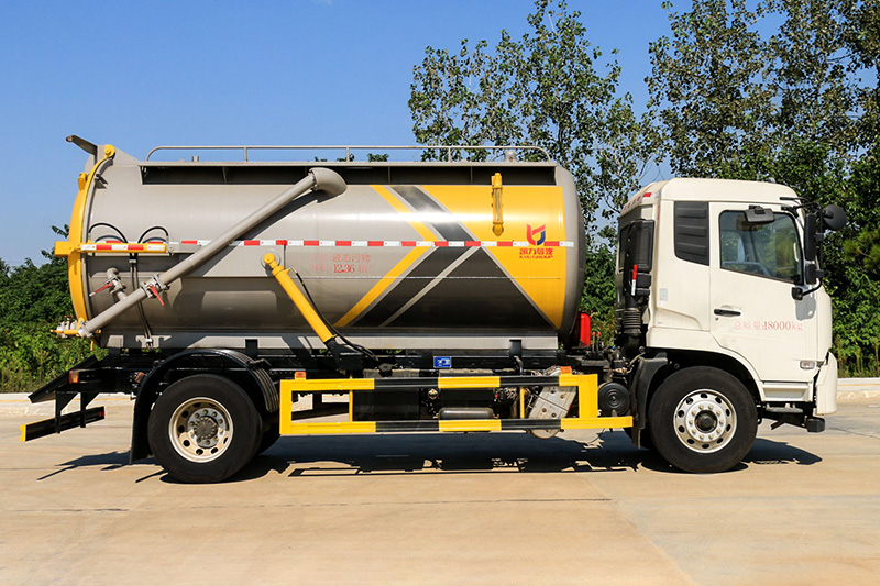 Dongfeng Tianjin 13-cubic-meter Sewage Suction Truck