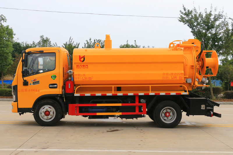 Dongfeng Xiaodolika Water Tank and Sewage Suction Truck (side-mounted water tank) – Blue Plate, 1.7-cubic-meter clean water tank, 3.8-cubic-meter sewage tank