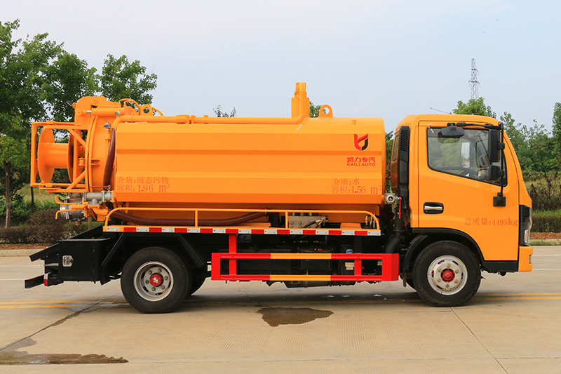 Dongfeng Xiaodolika Water Tank and Sewage Suction Truck (side-mounted water tank) – Blue Plate, 1.7-cubic-meter clean water tank, 3.8-cubic-meter sewage tank