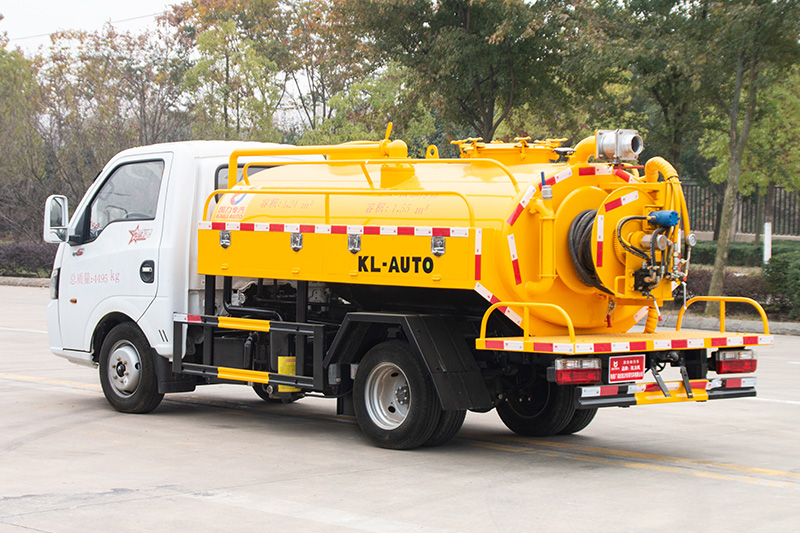 Dongfeng TuYi Cleaning and Vacuum Truck (Side-mounted Tank) (Blue Plate) 3.3 cubic meters