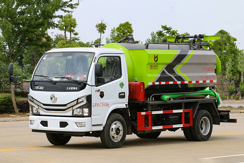Dongfeng Xiaodolika Cleaning and Sewage Suction Truck (side-mounted tank) with a 1.7-cubic-meter clean water tank and a 3.8-cubic-meter sewage tank