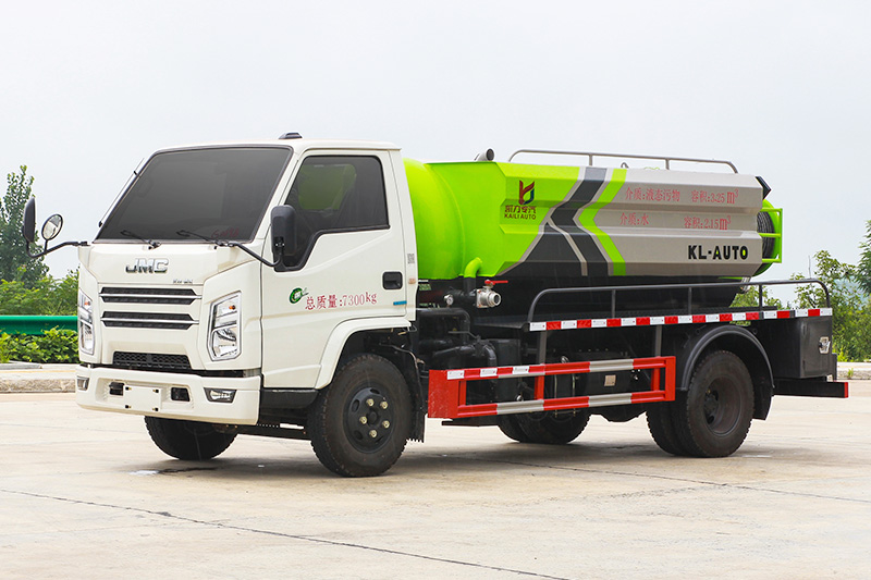 Jiangling Shunda Cleaning and Sewage Suction Truck (Side-mounted Tank) with a 2-cubic-meter clean water tank and a 2.5-cubic-meter sewage tank