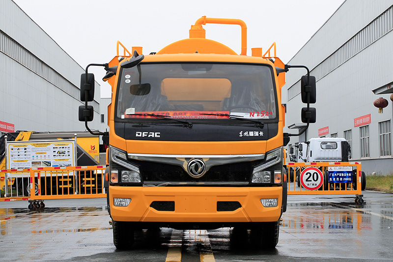 Dongfeng Xiao Furuika 10-cubic-meter Cleaning and Sewage Suction Truck (side-mounted tank) with a 3-cubic-meter clean water tank and a 7-cubic-meter sewage tank