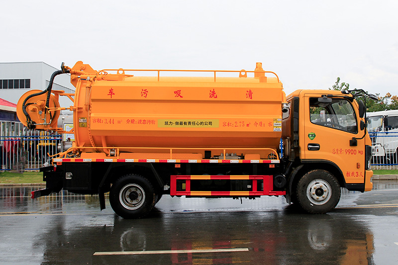Dongfeng Xiao Furuika 10-cubic-meter Cleaning and Sewage Suction Truck (side-mounted tank) with a 3-cubic-meter clean water tank and a 7-cubic-meter sewage tank