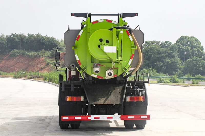 Foton Ruivo ES3 Water Tank and Vacuum Truck (Side-mounted water tank) with a 4-cubic-meter clean water tank and a 9-cubic-meter wastewater tank