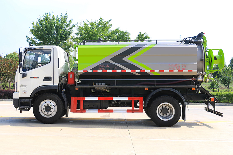 Foton Ruivo ES3 Water Tank and Vacuum Truck (Side-mounted water tank) with a 4-cubic-meter clean water tank and a 9-cubic-meter wastewater tank