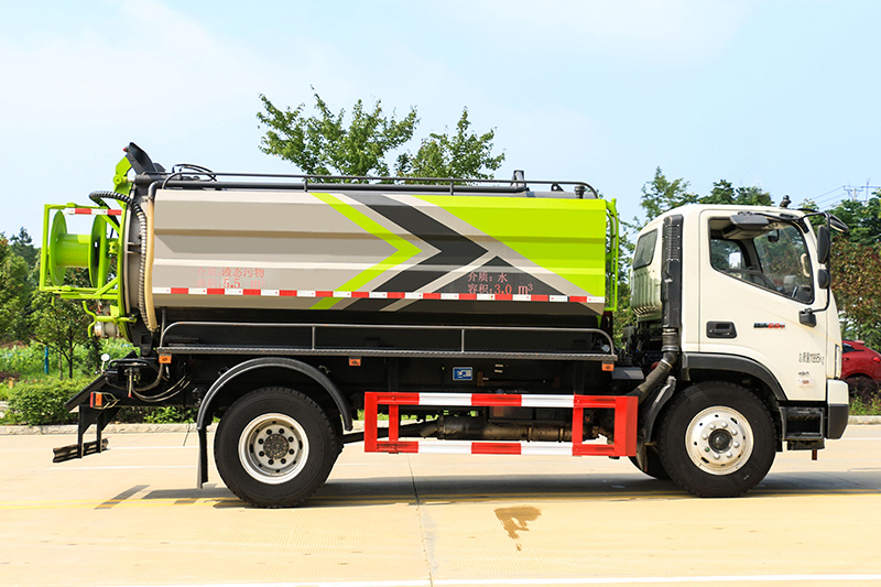 Foton Ruivo ES3 Water Tank and Vacuum Truck (Side-mounted water tank) with a 4-cubic-meter clean water tank and a 9-cubic-meter wastewater tank