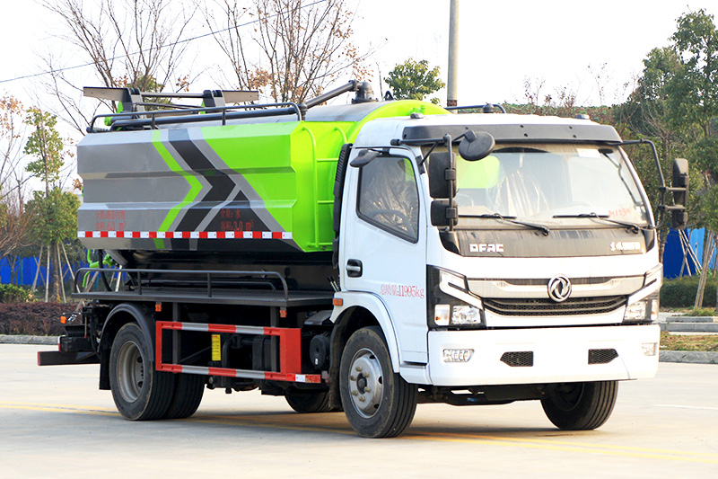 Dongfeng Dafurika Cleaning and Sewage Suction Truck (side-mounted water tank) with a 3-cubic-meter clean water tank and a 7.5-cubic-meter sewage tank