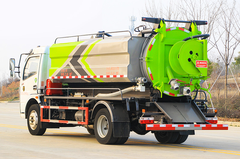 Dongfeng Daluika Cleaning and Sewage Suction Truck (Side-mounted Tank) 3-cubic-meter Fresh Water Tank, 7.5-cubic-meter Wastewater Tank