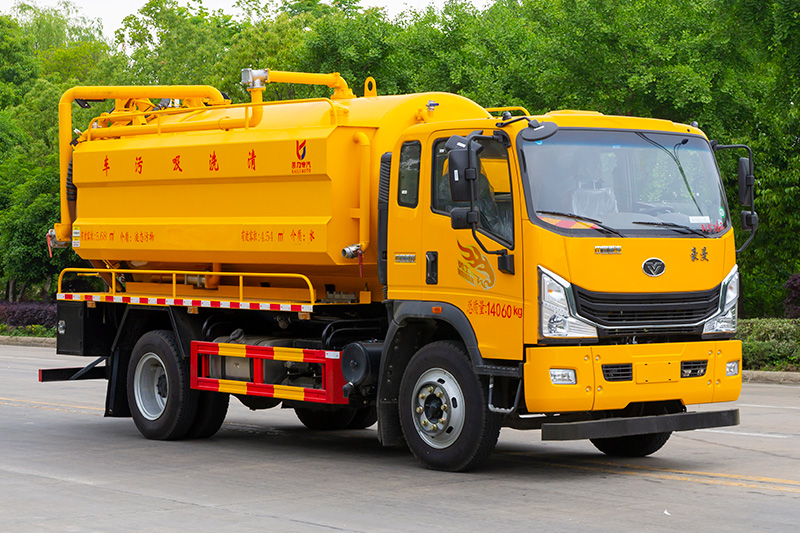 Sinotruk Haoman Vacuum Truck (Side-mounted Tank) with a 4-cubic-meter clean water tank and a 9-cubic-meter wastewater tank