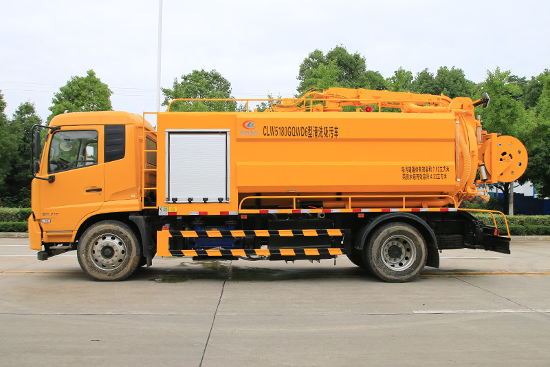 Dongfeng Tianjin Cleaning and Sewage Suction Truck (with rotating boom mount) (side-mounted water tank) 4-cubic-meter clean water tank, 9.2-cubic-meter sewage tank