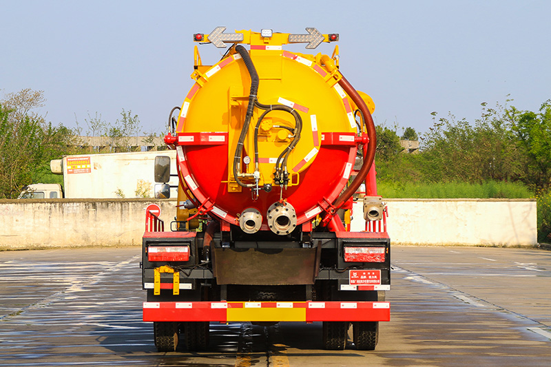 Dongfeng Dafurika Cleaning and Vacuum Truck (Integrated Tank) 7.5 cubic meters