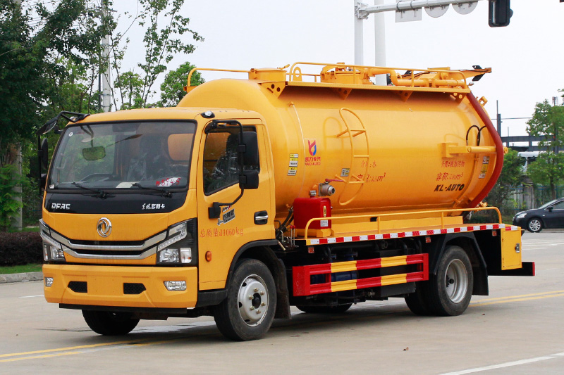Dongfeng Dafurika Cleaning and Sewage Suction Truck (Integrated Tank) 10.5 cubic meters