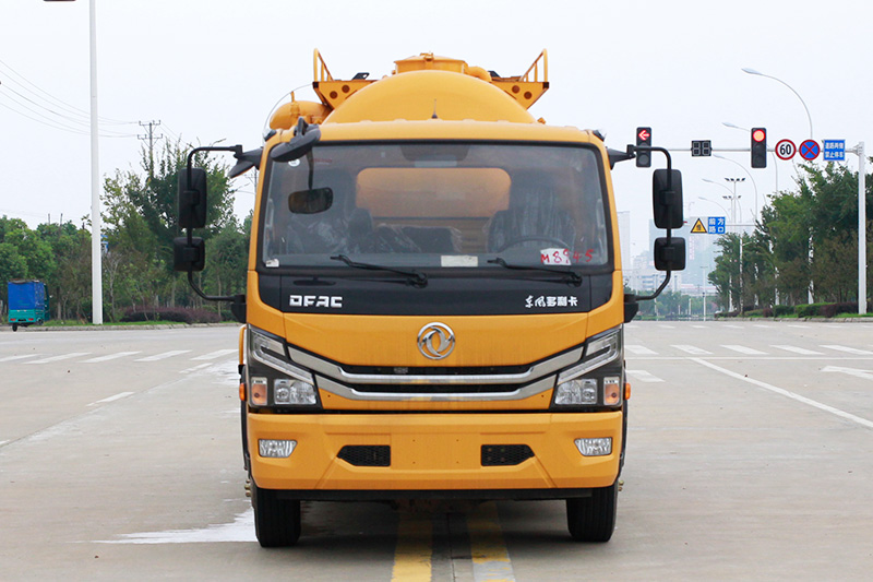 Dongfeng Dafurika Cleaning and Sewage Suction Truck (Integrated Tank) 10.5 cubic meters