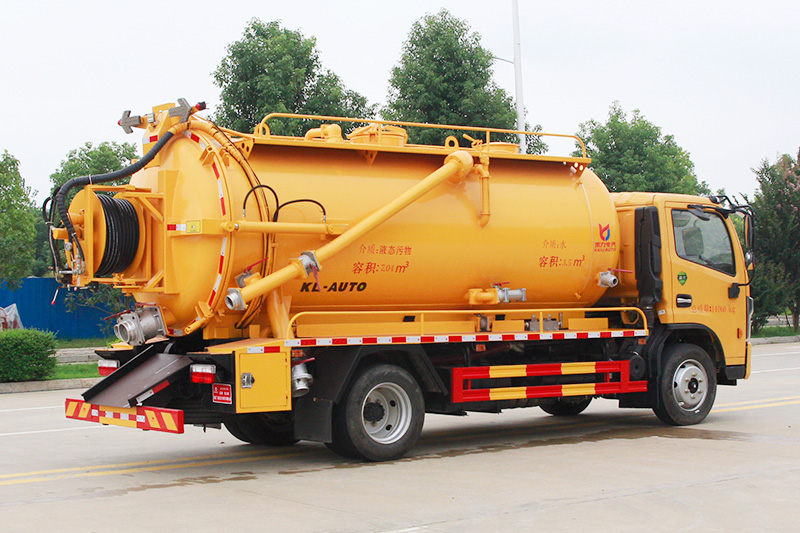 Dongfeng Dafurika Cleaning and Sewage Suction Truck (Integrated Tank) 10.5 cubic meters