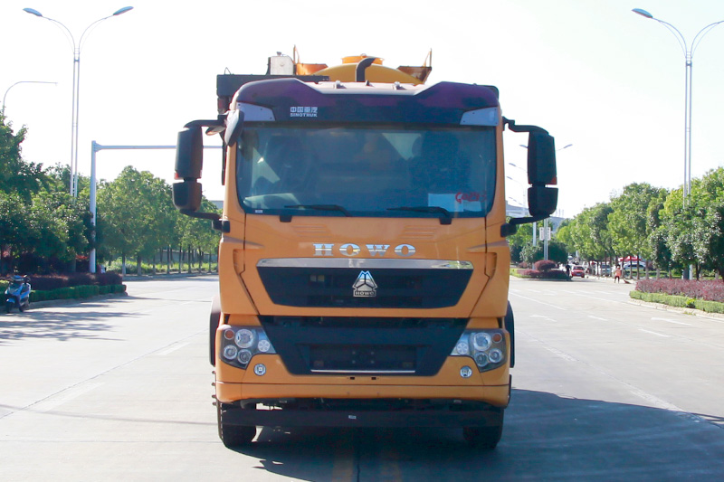 Sinotruk Howo Rear Twin-Axle Wastewater Suction Truck (Integrated Tank) 21 cubic meters