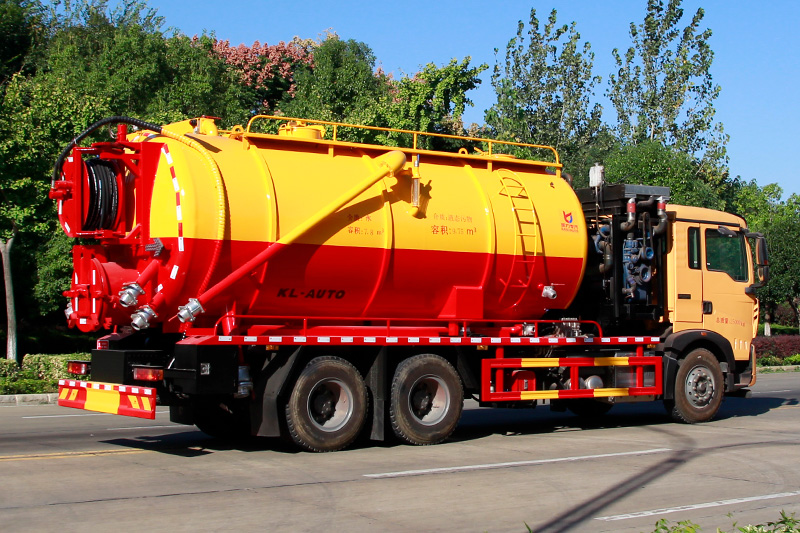 Sinotruk Howo Rear Twin-Axle Wastewater Suction Truck (Integrated Tank) 21 cubic meters