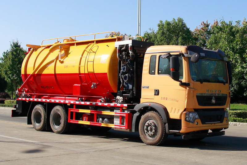 Sinotruk Howo Rear Twin-Axle Wastewater Suction Truck (Integrated Tank) 21 cubic meters