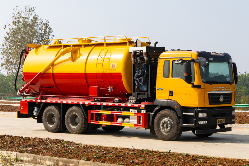 Sinotruk Shandong Heavy Duty Truck Rear Twin-Axle Vacuum Sewer Cleaning Truck (with Auxiliary Engine) (Integrated Tank) 21 cubic meters