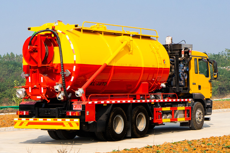 Sinotruk Shandong Heavy Duty Truck Rear Twin-Axle Vacuum Sewer Cleaning Truck (with Auxiliary Engine) (Integrated Tank) 21 cubic meters