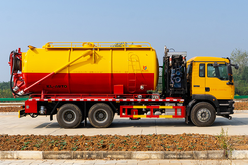 Sinotruk Shandong Heavy Duty Truck Rear Twin-Axle Vacuum Sewer Cleaning Truck (with Auxiliary Engine) (Integrated Tank) 21 cubic meters