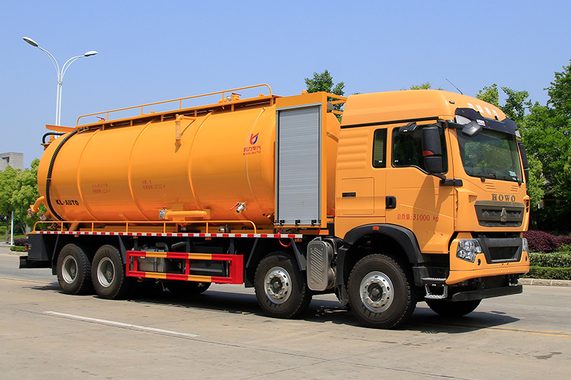 Sinotruk Howo 4x2/6x4 Vacuum Sewage Suction Truck (Integrated Tank) 32 cubic meters