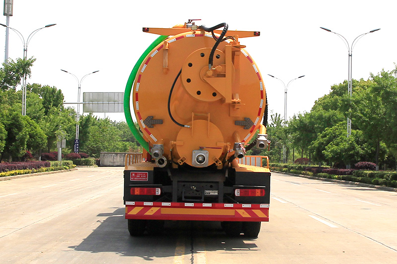 Sinotruk Howo 4x2/6x4 Vacuum Sewage Suction Truck (Integrated Tank) 32 cubic meters